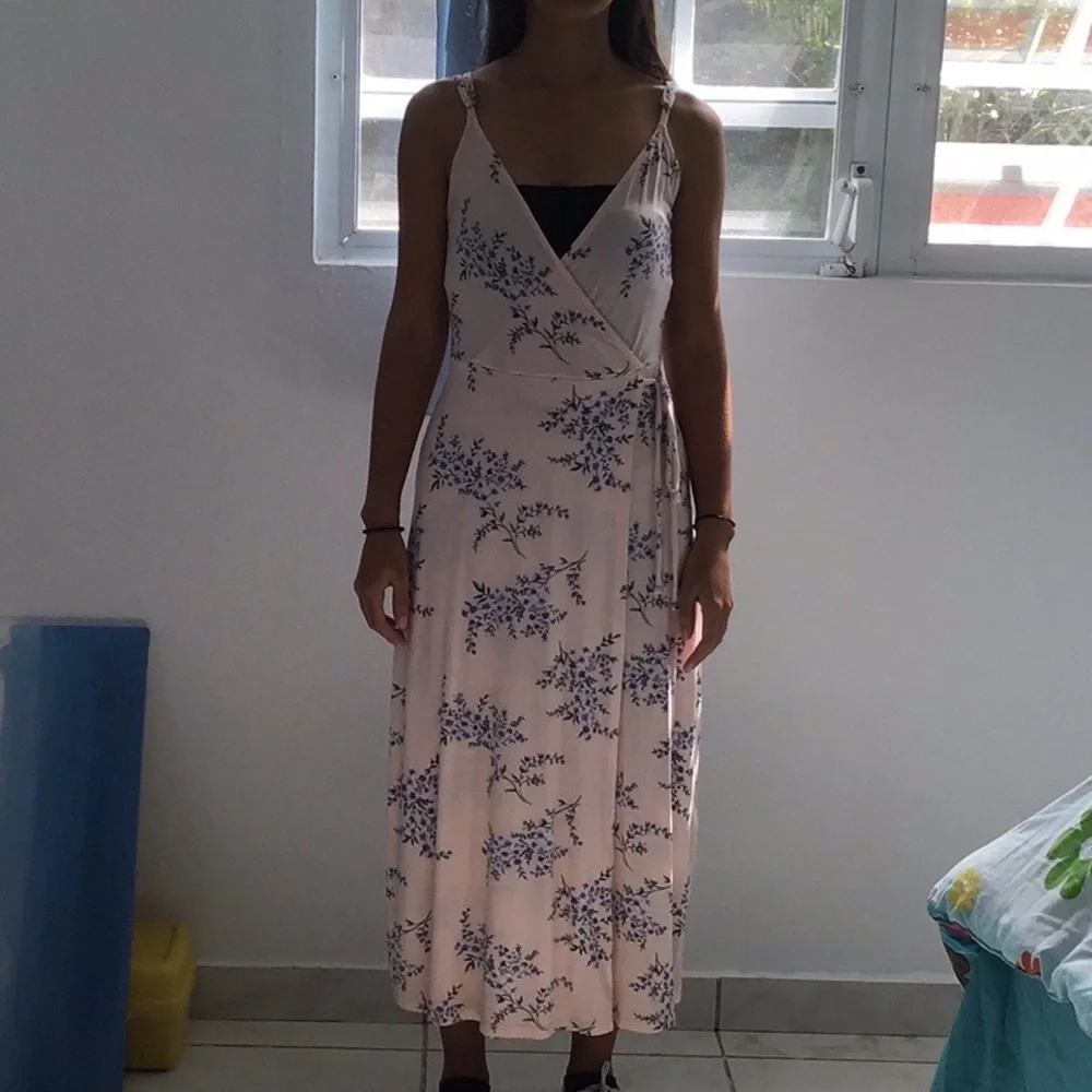 A Forever 21 sleeveless long floral dress. - Picture 3 of 5
